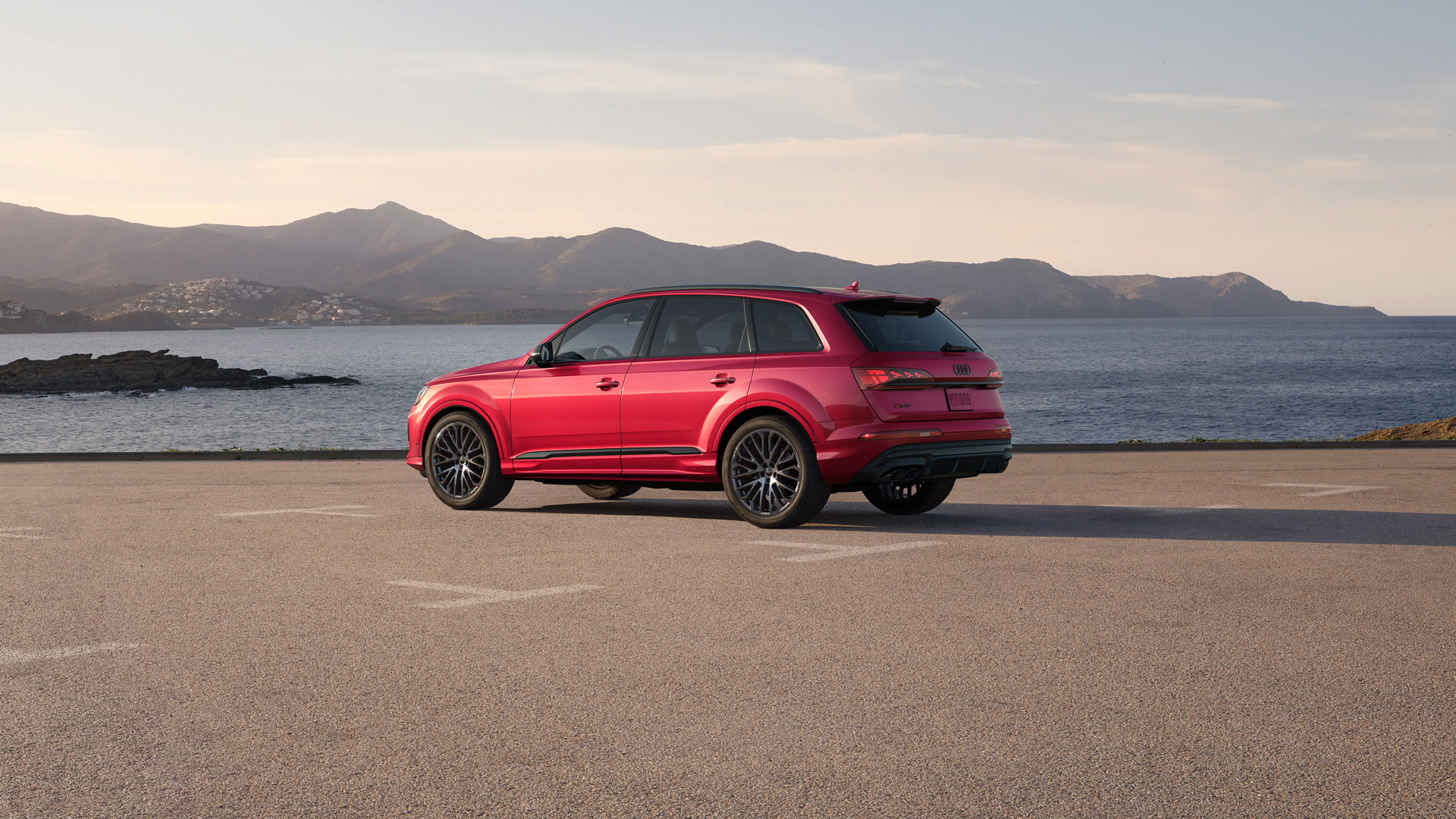 Red Audi Q7